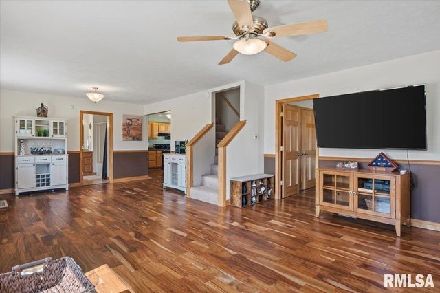 901 N 6TH Street, Riverton, IL 62561