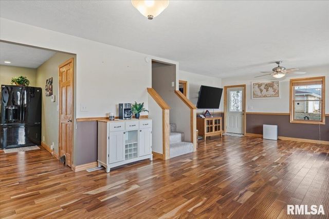 901 N 6TH Street, Riverton, IL 62561