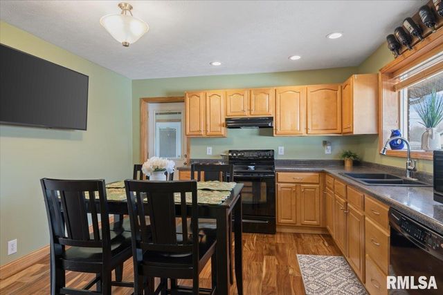 901 N 6TH Street, Riverton, IL 62561