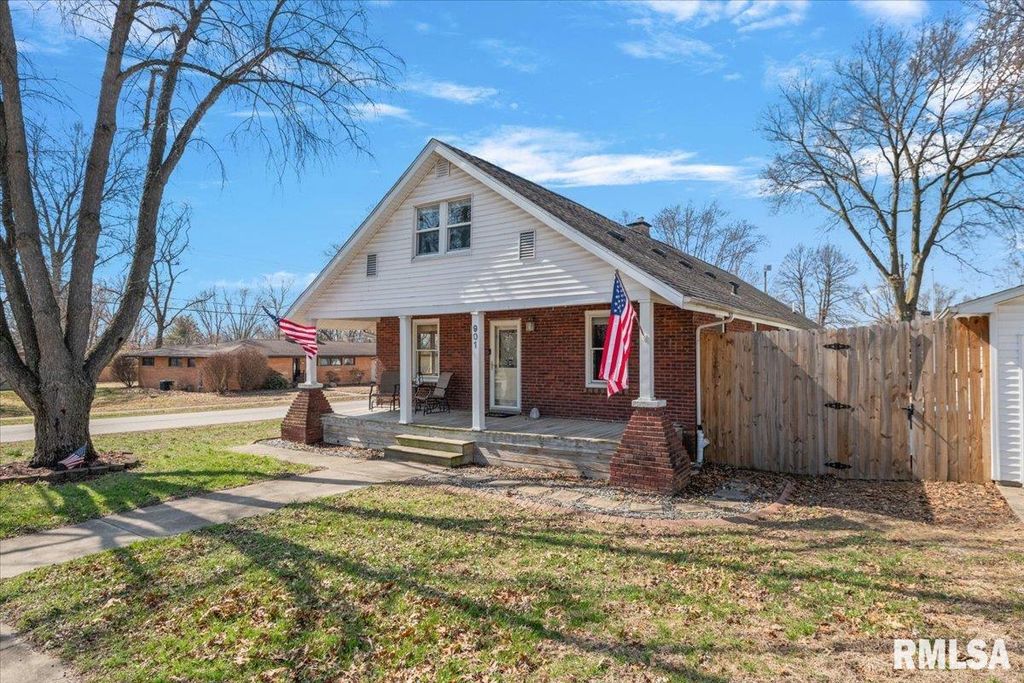 901 N 6TH Street, Riverton, IL 62561