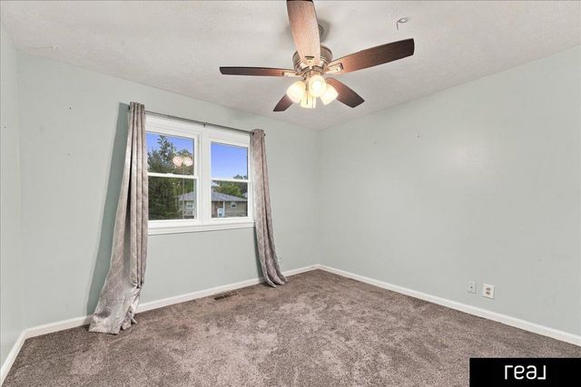 5806 S 113 Street, Omaha, NE 68137