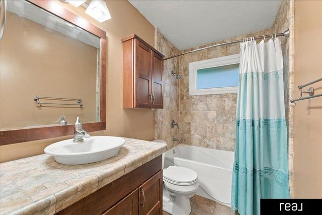 5806 S 113 Street, Omaha, NE 68137