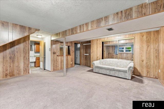 5806 S 113 Street, Omaha, NE 68137