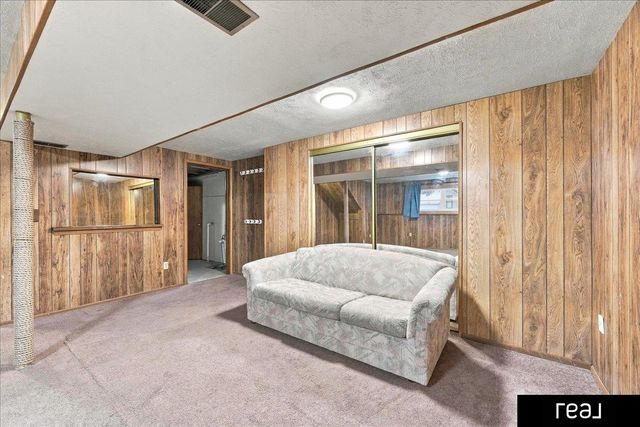 5806 S 113 Street, Omaha, NE 68137