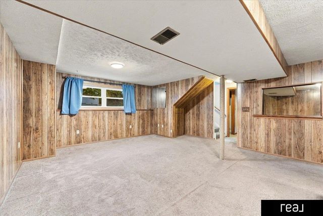 5806 S 113 Street, Omaha, NE 68137