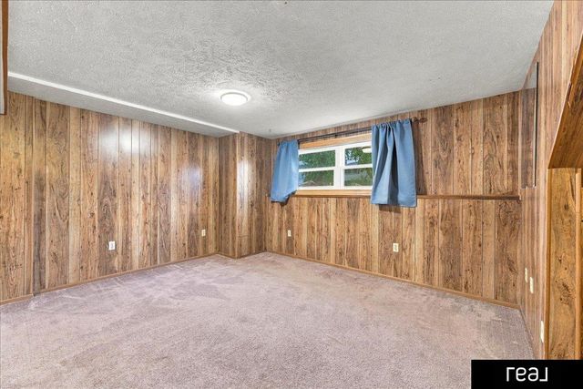 5806 S 113 Street, Omaha, NE 68137