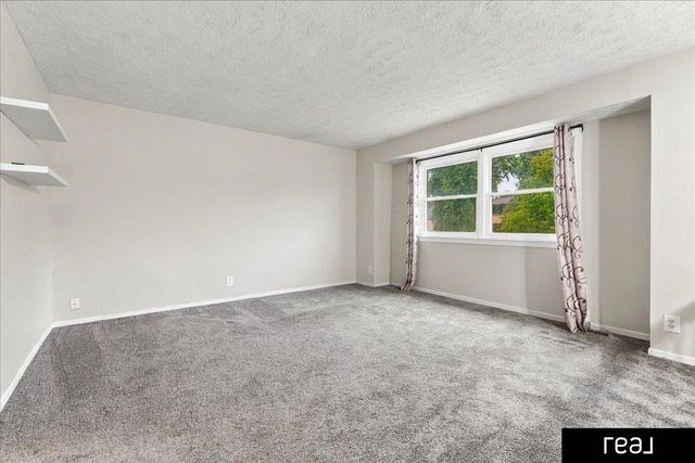 5806 S 113 Street, Omaha, NE 68137