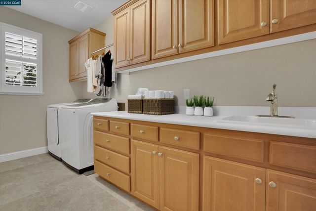 1013 Hollyhock Dr, Oakley, CA 94561