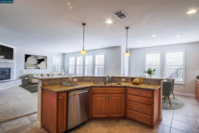 1013 Hollyhock Dr, Oakley, CA 94561