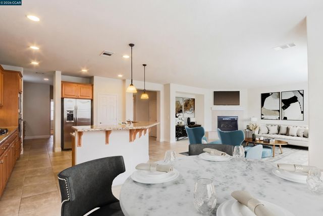 1013 Hollyhock Dr, Oakley, CA 94561