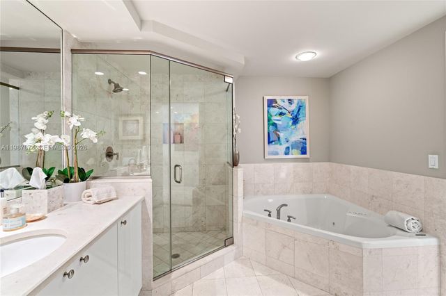 901 Brickell Key Blvd 2804, Miami, FL 33131