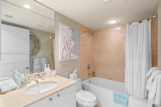 901 Brickell Key Blvd 2804, Miami, FL 33131