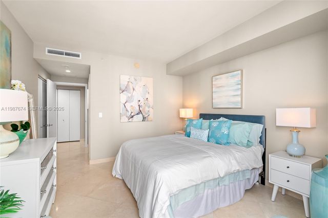 901 Brickell Key Blvd 2804, Miami, FL 33131