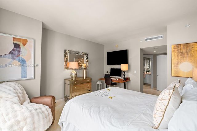 901 Brickell Key Blvd 2804, Miami, FL 33131