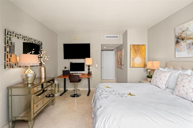 901 Brickell Key Blvd 2804, Miami, FL 33131