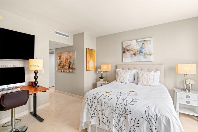 901 Brickell Key Blvd 2804, Miami, FL 33131