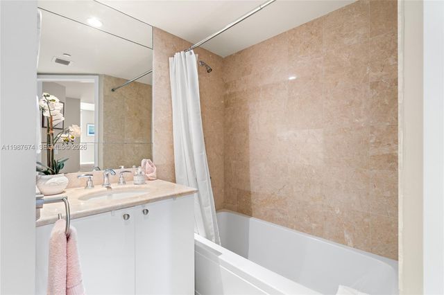 901 Brickell Key Blvd 2804, Miami, FL 33131