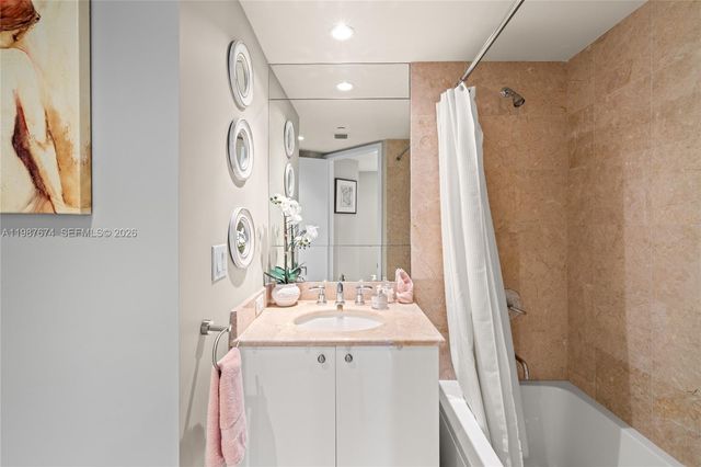 901 Brickell Key Blvd 2804, Miami, FL 33131