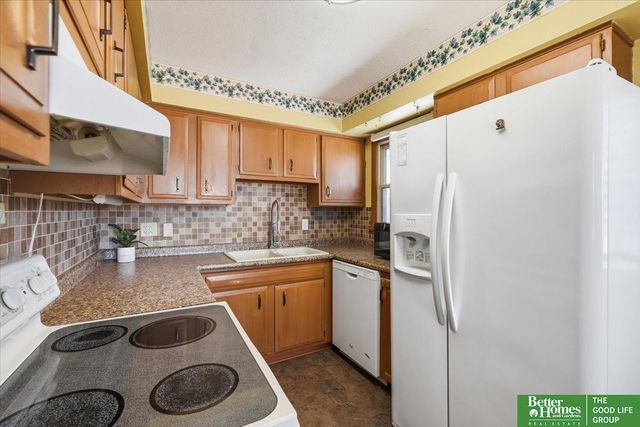 4004 N 13 Street, Carter Lake, IA 51510