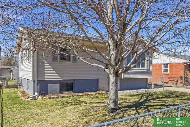 4004 N 13 Street, Carter Lake, IA 51510