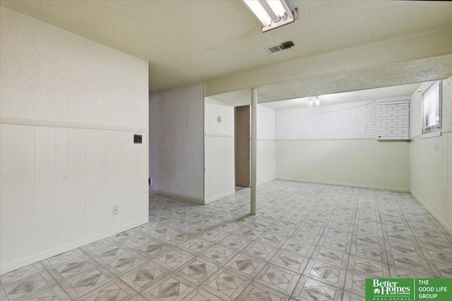 4004 N 13 Street, Carter Lake, IA 51510