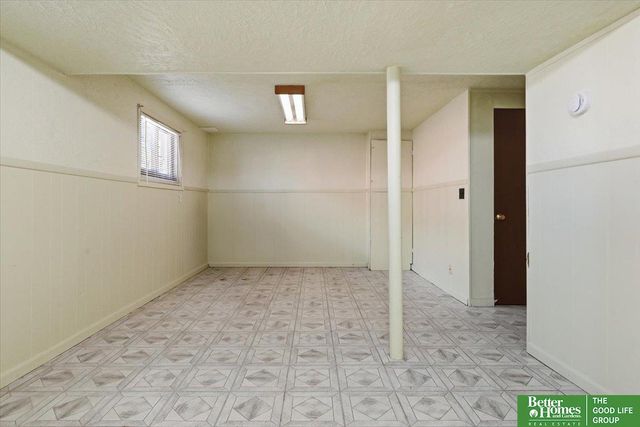 4004 N 13 Street, Carter Lake, IA 51510