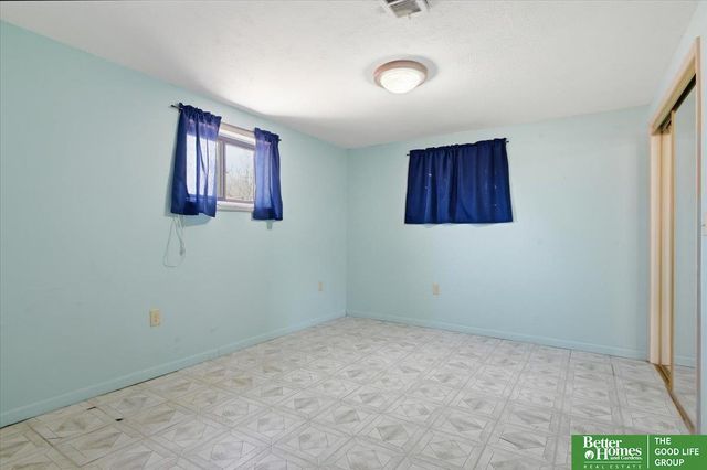 4004 N 13 Street, Carter Lake, IA 51510