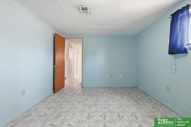 4004 N 13 Street, Carter Lake, IA 51510