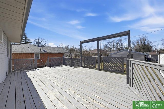 4004 N 13 Street, Carter Lake, IA 51510