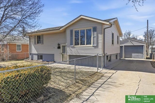 4004 N 13 Street, Carter Lake, IA 51510