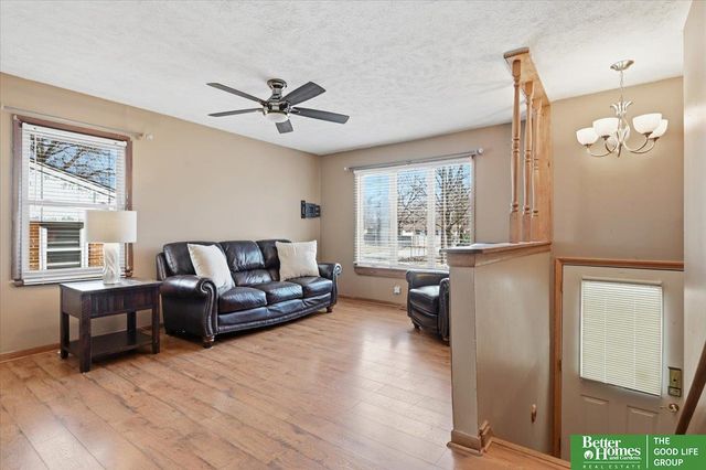 4004 N 13 Street, Carter Lake, IA 51510