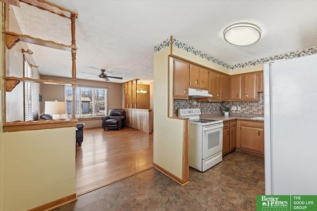 4004 N 13 Street, Carter Lake, IA 51510