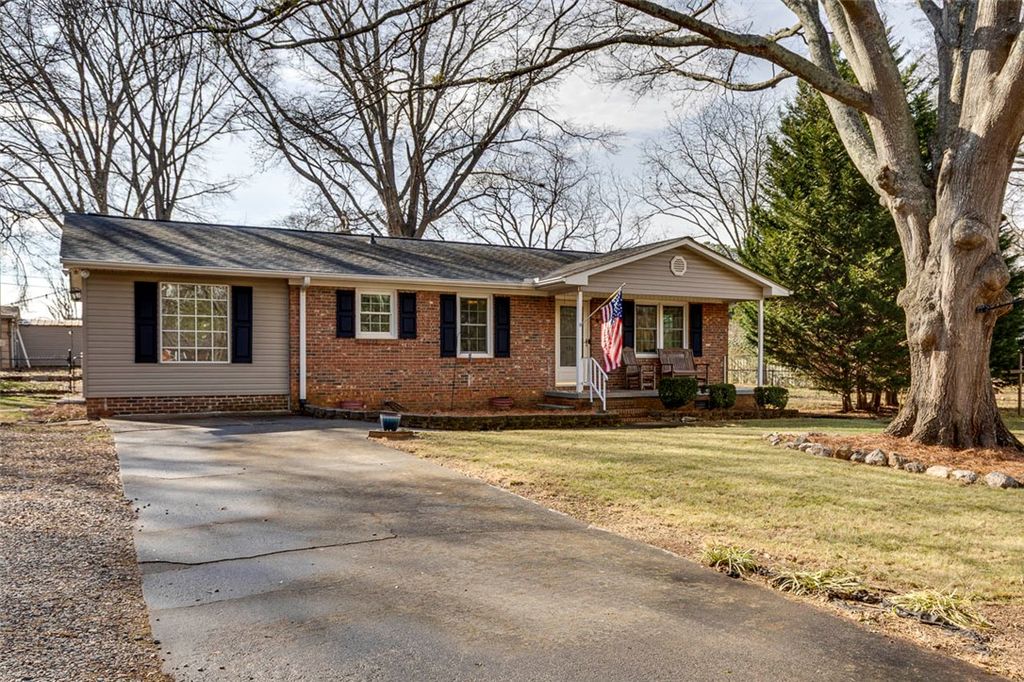128 Sylvia Road, Belton, SC 29627