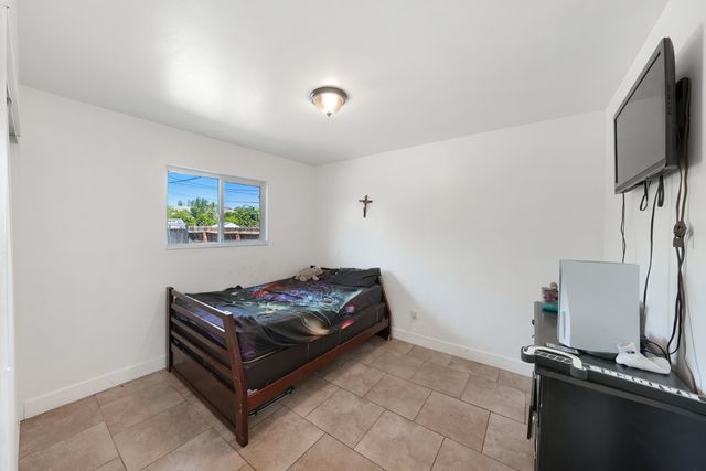 1061 Laurel Avenue, Lindsay, CA 93247