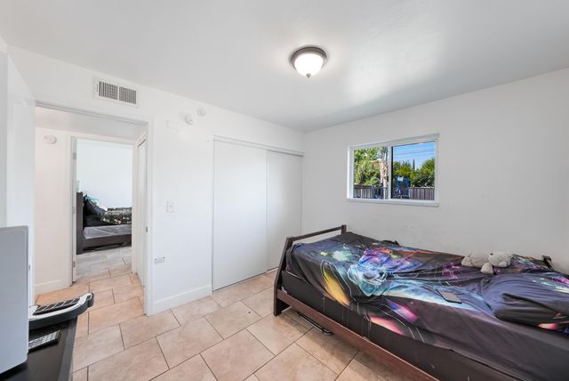 1061 Laurel Avenue, Lindsay, CA 93247