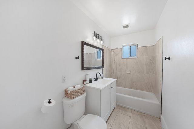 1061 Laurel Avenue, Lindsay, CA 93247