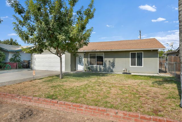1061 Laurel Avenue, Lindsay, CA 93247