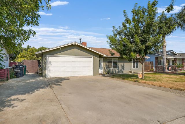 1061 Laurel Avenue, Lindsay, CA 93247