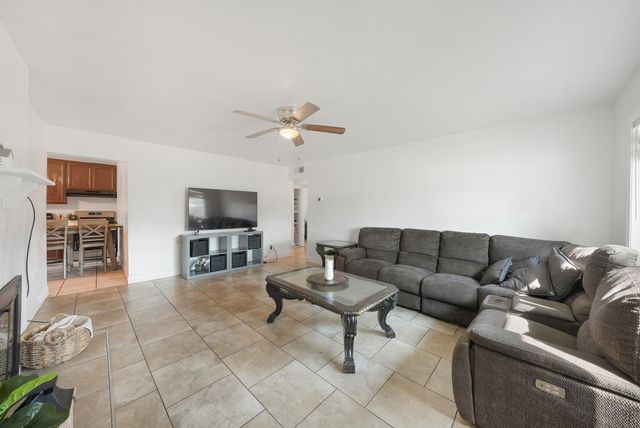 1061 Laurel Avenue, Lindsay, CA 93247