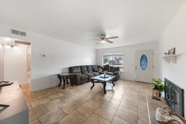 1061 Laurel Avenue, Lindsay, CA 93247