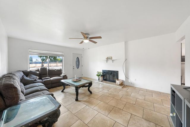 1061 Laurel Avenue, Lindsay, CA 93247