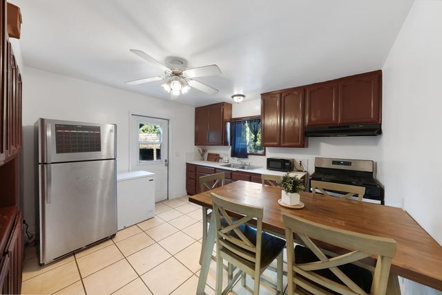 1061 Laurel Avenue, Lindsay, CA 93247