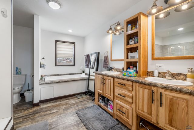 194 FAIRGROUNDS PL, Hermosa, SD 57744