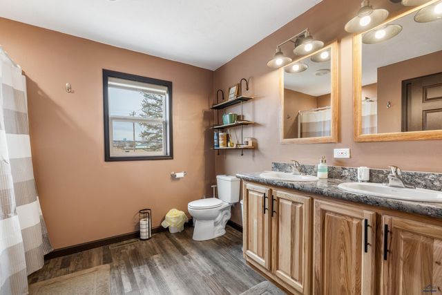 194 FAIRGROUNDS PL, Hermosa, SD 57744