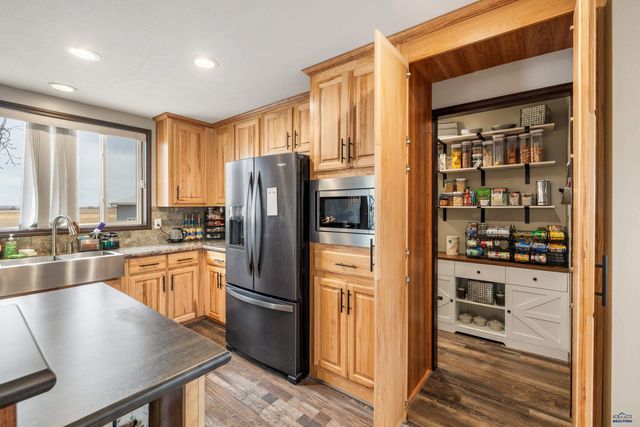 194 FAIRGROUNDS PL, Hermosa, SD 57744