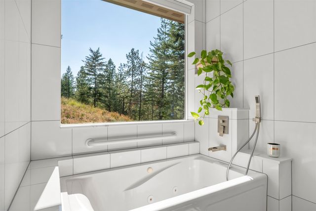 4021 S Ghering Ln, Spokane, WA 99223
