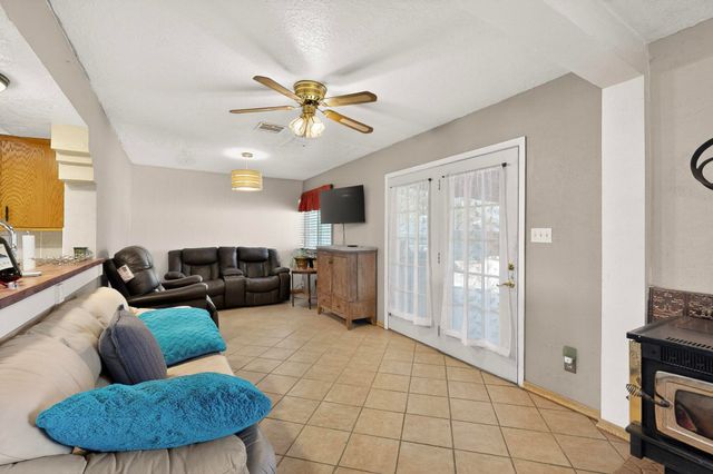 4659 Gordon Road, Los Lunas, NM 87031