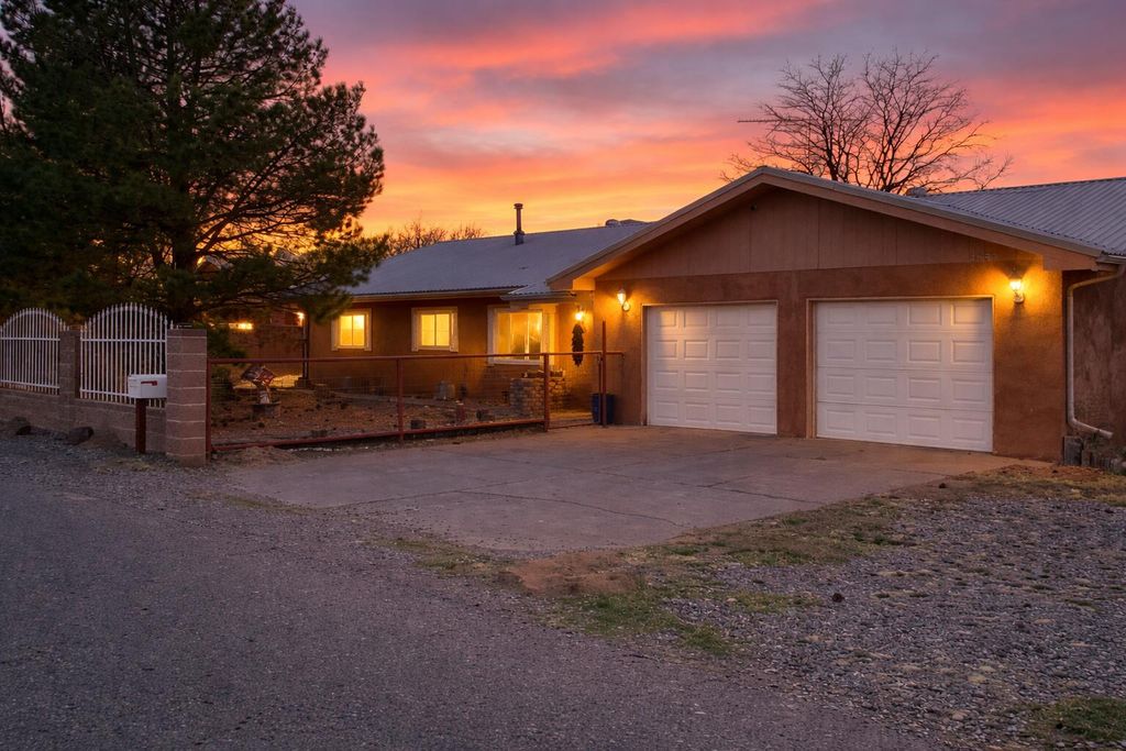 4659 Gordon Road, Los Lunas, NM 87031