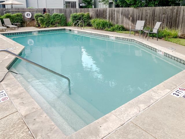 8518 Cahill DR 19, Austin, TX 78729