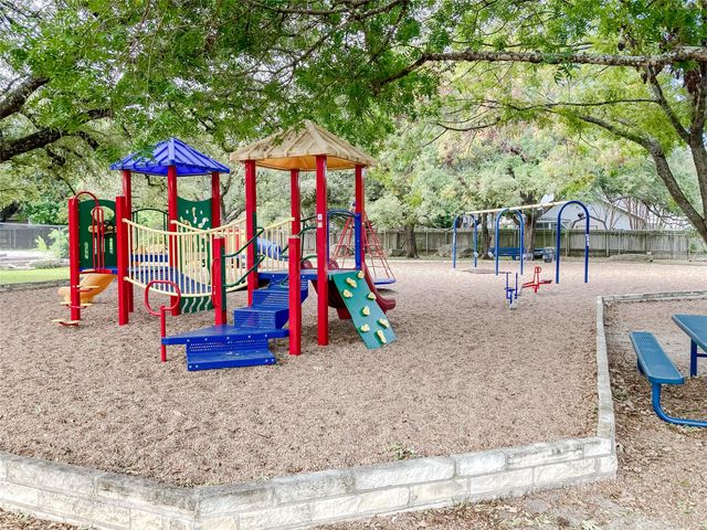 8518 Cahill DR 19, Austin, TX 78729